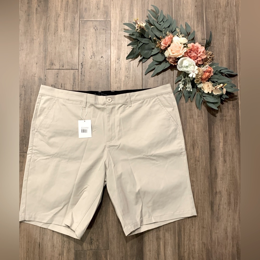Item Eubi Men’s Chino Shorts NWT